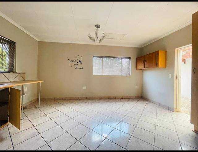 6 BEDROOM HOUSE FOR SALE IN NEW STATE AREA